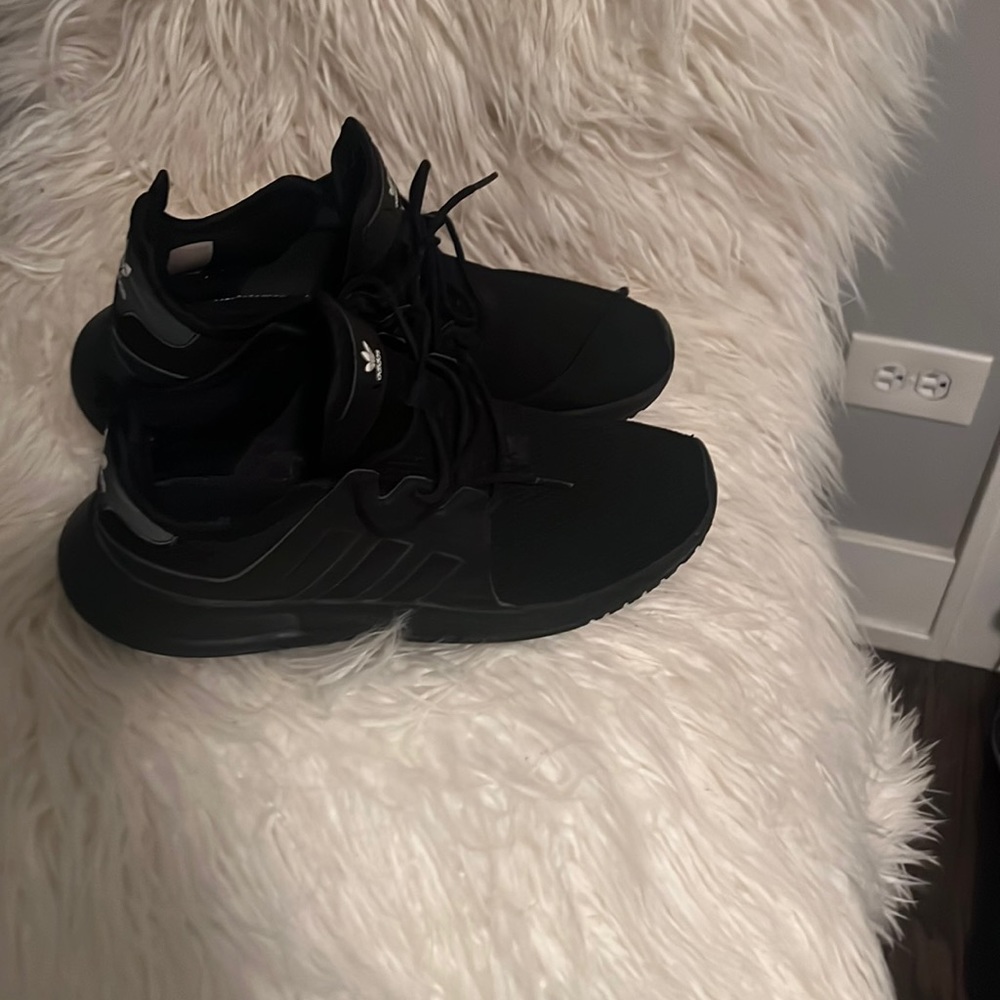 New Alert 🚨 All Black Adidas Worn but very comfortable 🤓